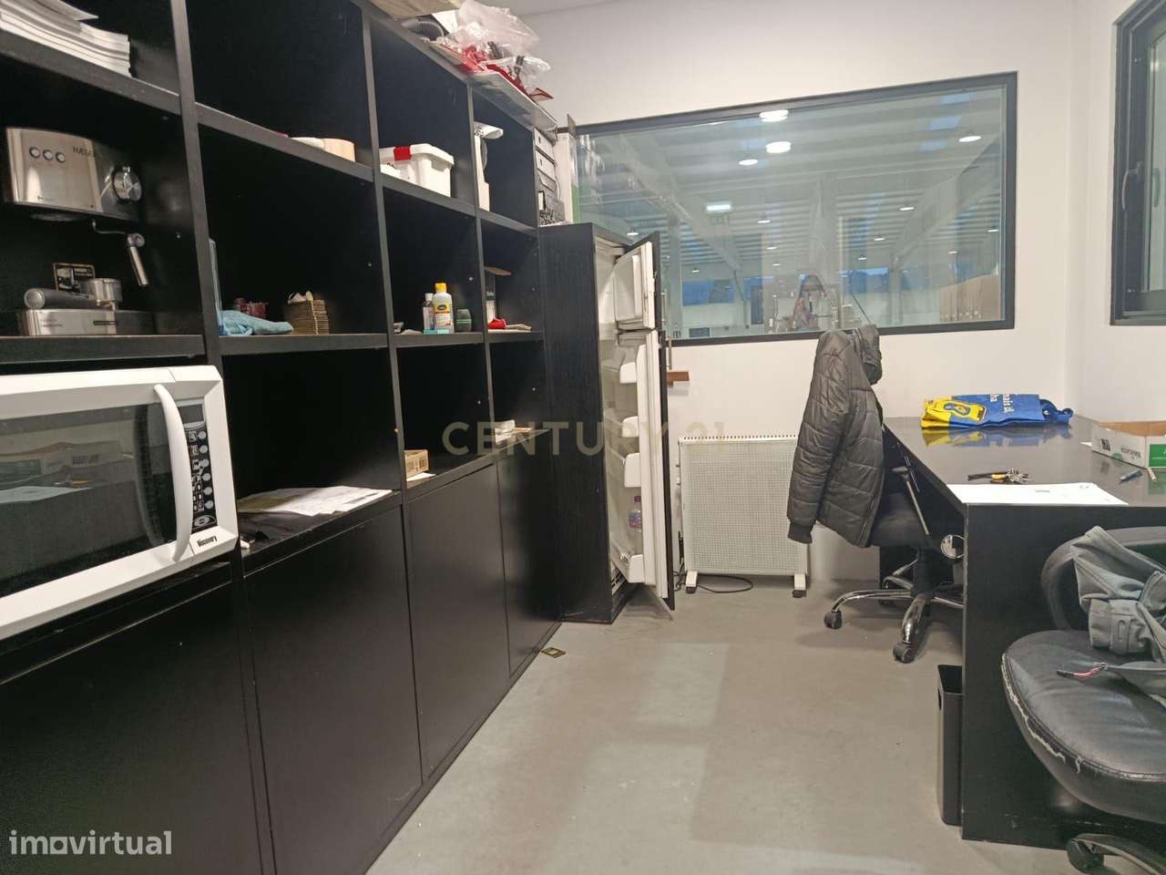 Pavilhão Comercial à Venda no Centro Empresarial de Paredes - Grande imagem: 3/19