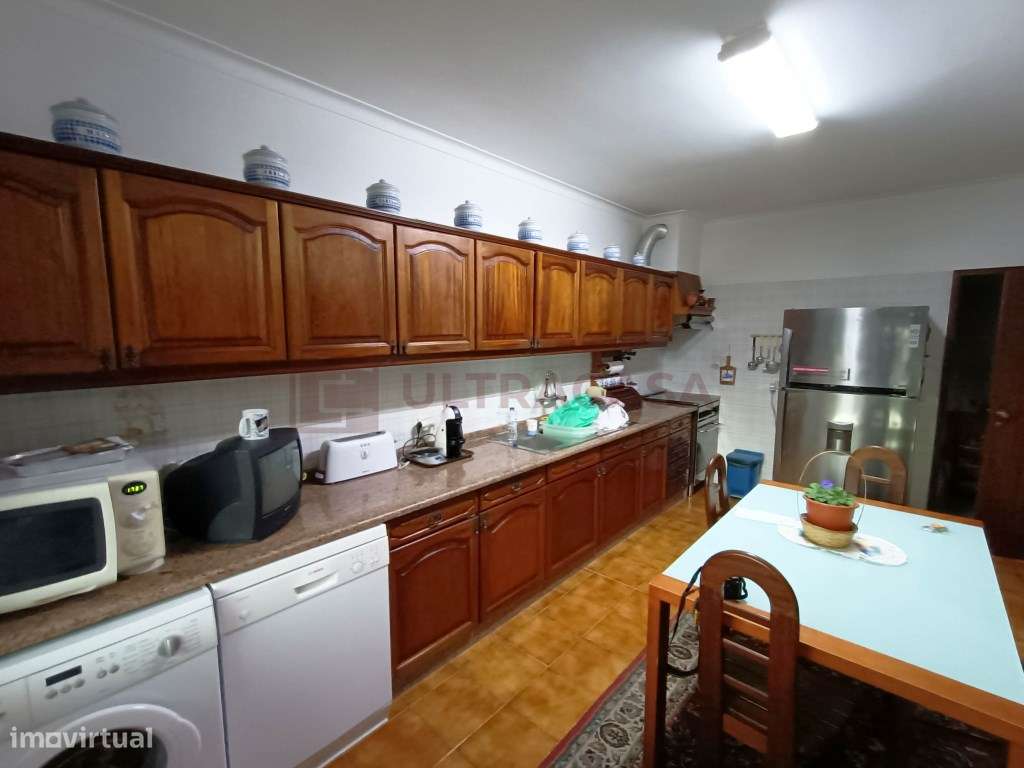 Vende-se excelente Moradia V7 com Jardim, Terraço e Garagem em Algu...-9