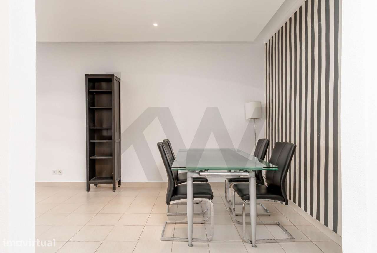 T2 com logradouro de 77m2 na Torre da Marinha – espaço, conforto e loc - Grande imagem: 2/27