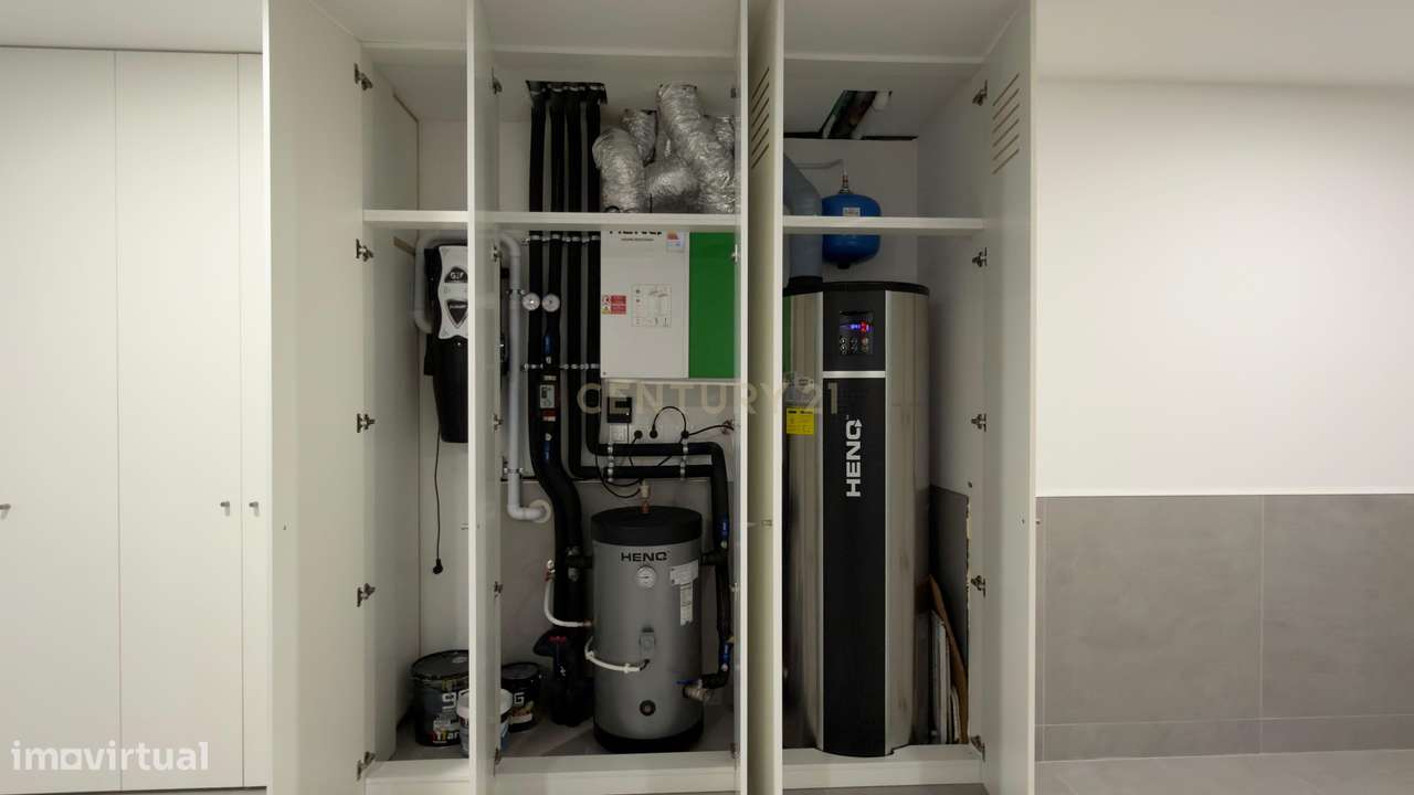 Moradia Contemporânea de Luxo em Azurara | Elegância, Privacidade e Di-21