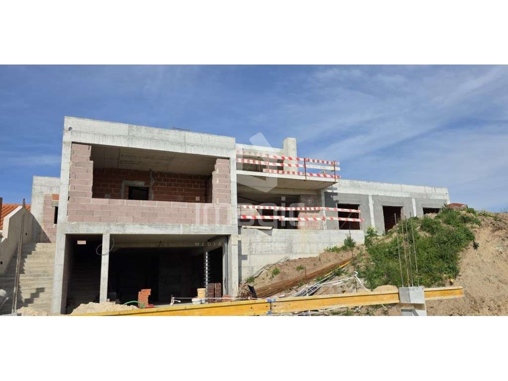 Moradia isolada T4+1 de arquitetura contemporânea - Ventosa - Grande imagem: 1/29