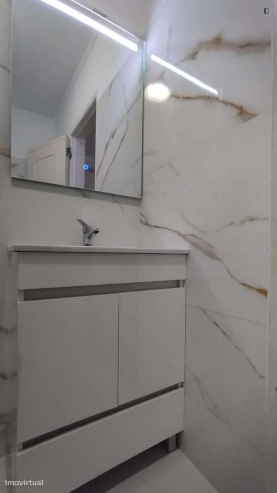 Quarto - localizado em Linda-a-Velha Lisbon - Grande imagem: 3/6