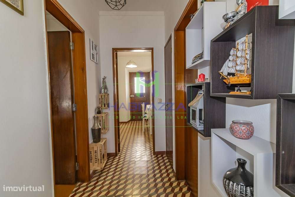 Moradia T2, com anexos e bom quintal, no coração da Praia da Luz-10