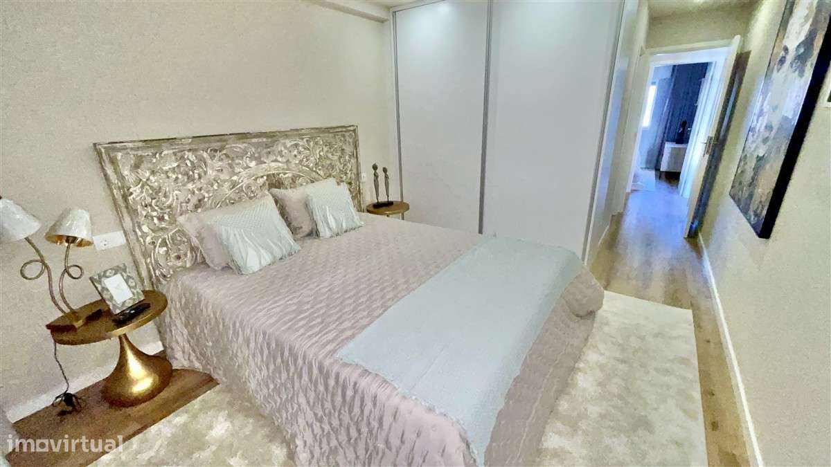 T2 remodelado-1ª linha de Mar-Mobilado e equipado-garagem-7