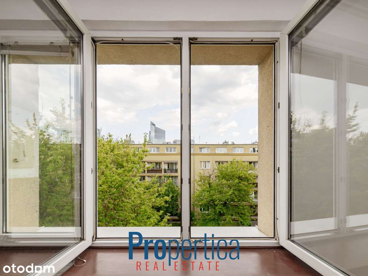 Ciche, słoneczne, metro Rondo Daszyńskiego. - Pełny obrazek: 5/13