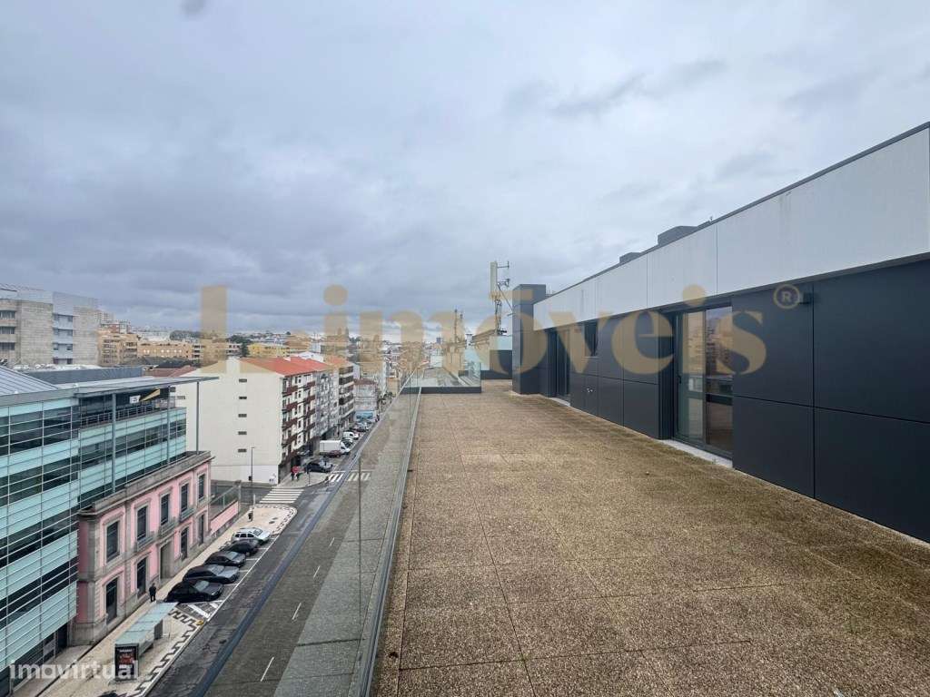 APARTAMENTO T4, NOVO COM TERRAÇO, NA BOAVISTA, PORTO.-8