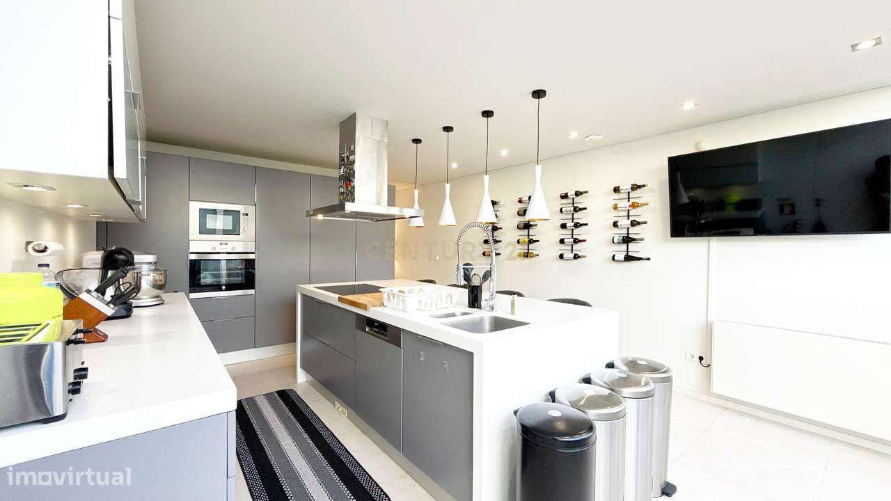 Moradia Térrea de Luxo com Piscina Aquecida e Jacuzzi a 2 km da Praia-17