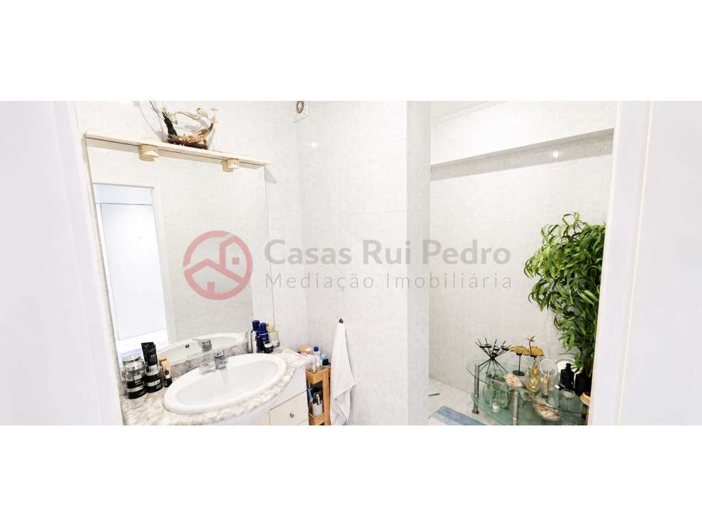 Apartamento T2 Remodelado em 2015 com Excelentes Áreas e Localizaçã...-28