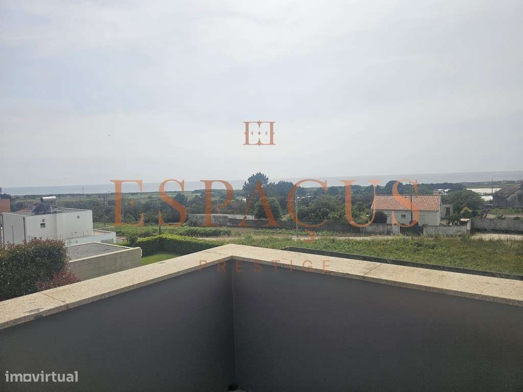 Moradia V4 com Vista Mar - Um Refúgio de Conforto e Elegância-12