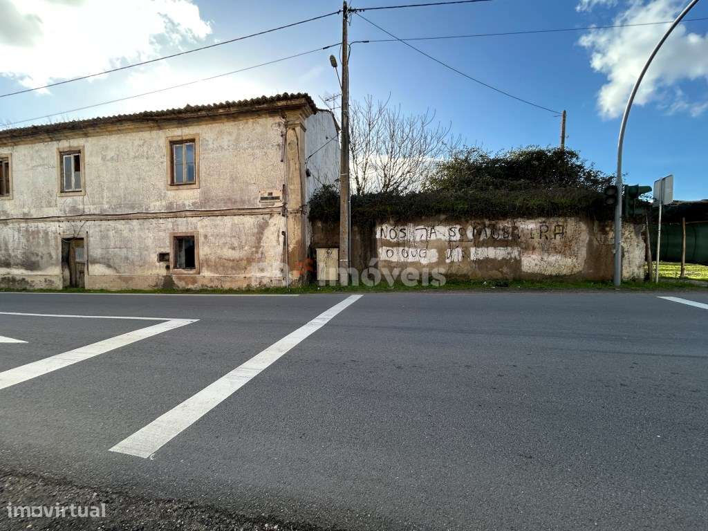 Propriedade com 14 840 m2 e moradia para recuperar - Grande imagem: 5/9