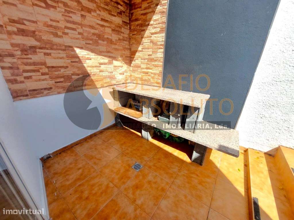 Moradia em Banda T4 c/ Piscina e Garagem. Quinta da Serralheira - S...-24