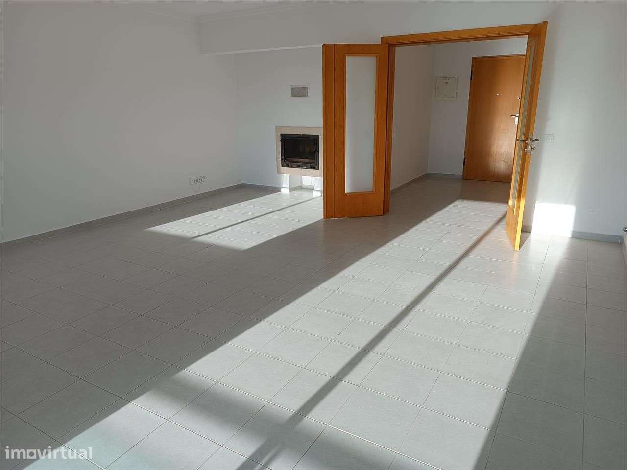 Apartamento T2 no centro da Azambuja - Grande imagem: 2/10