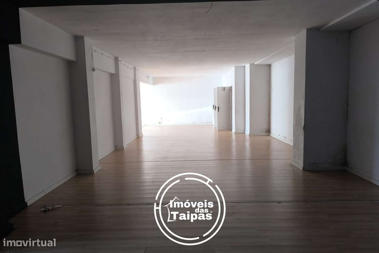 Vende-se Armazém com 200 m2, em Caldelas, Guimarães-11