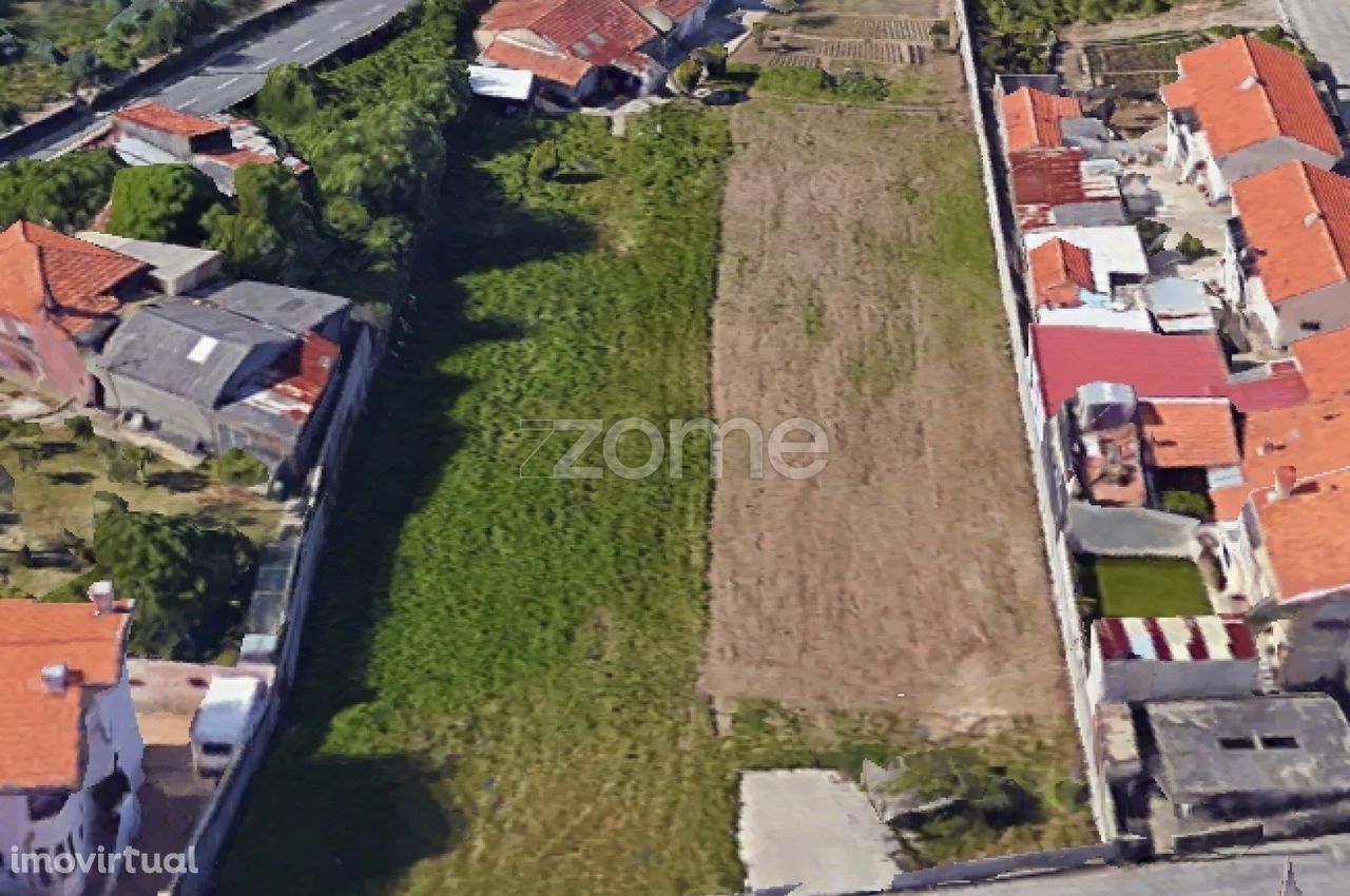 Terreno com 2.411m2 em Perosinho, ao Largo da Mouta