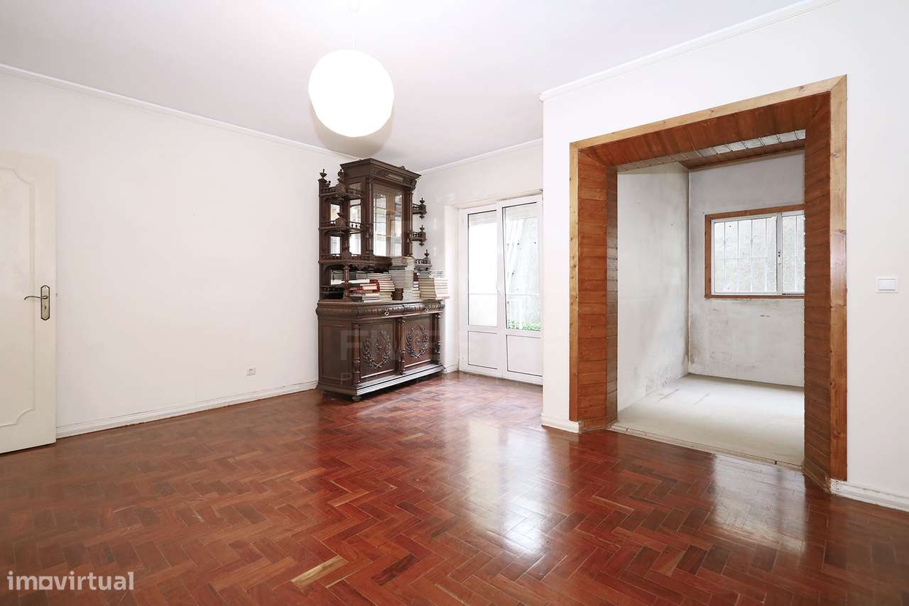 T4 Duplex - Parede - Vista Mar - Varanda - Garagem - Para Renovação-11