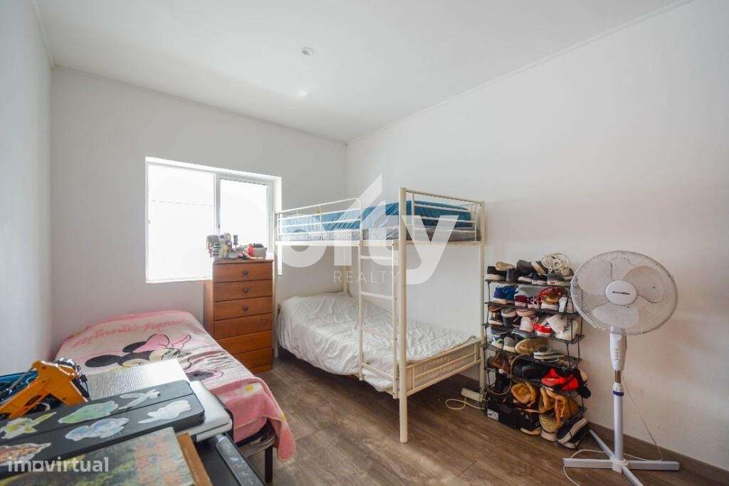 T1+1 Totalmente Remodelado com Varanda e Marquise | Pronto a Habitar |-12