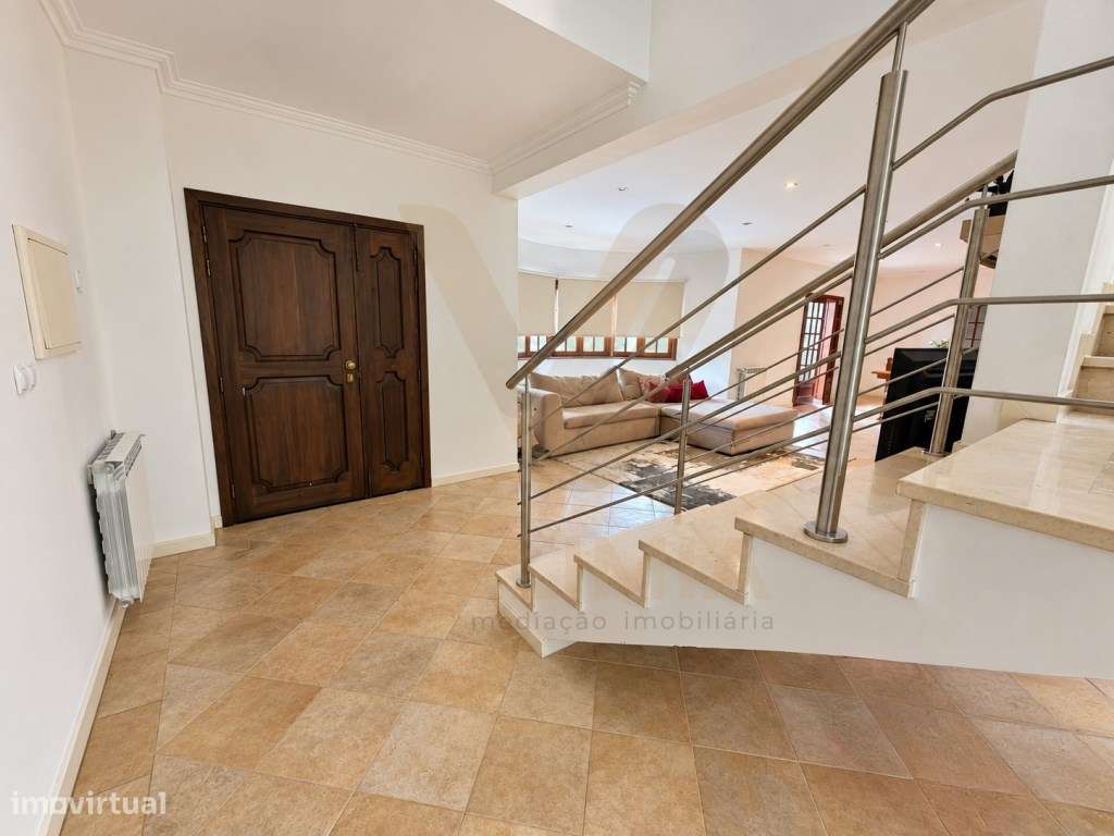 Moradia T4 c/ Jardim | Rebordões Santa Maria - Ponte de Lima-5