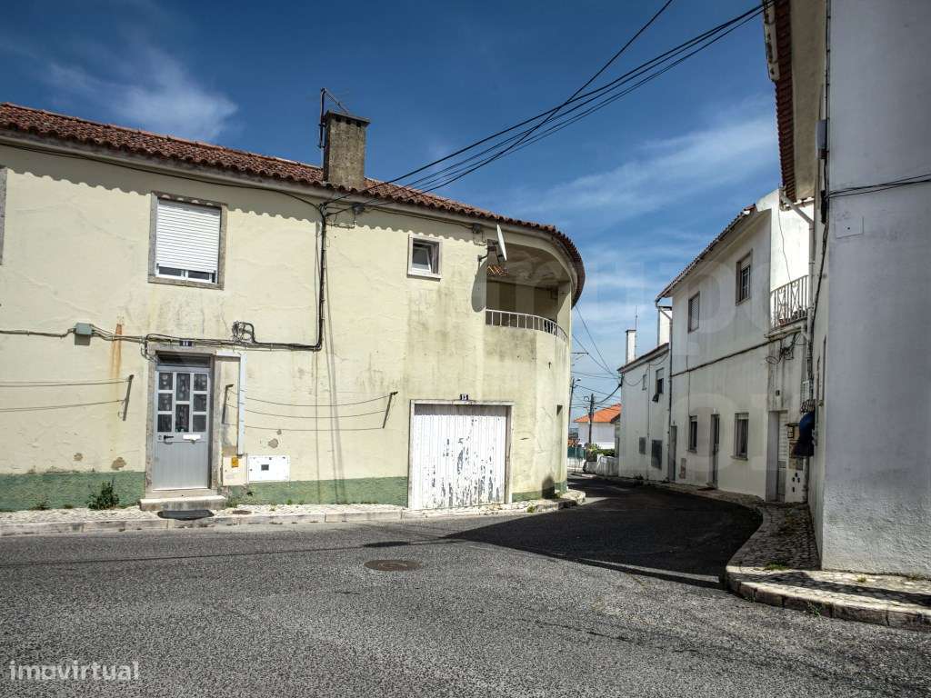 PRÉDIO NO CENTRO DO LINHÓ COM R/C E 1º ANDAR. - Grande imagem: 2/9