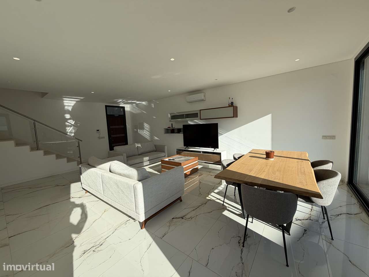Moradia T4 NOVA com box e piscina-11