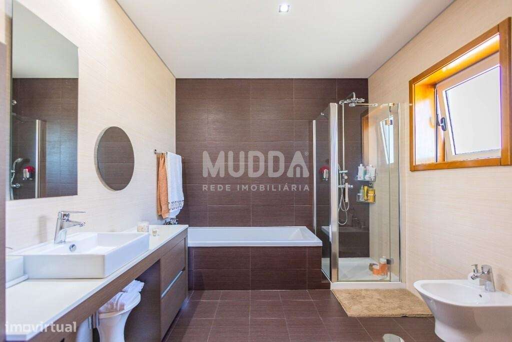 Excelente moradia geminada T4 em Santa Maria da Feira-45