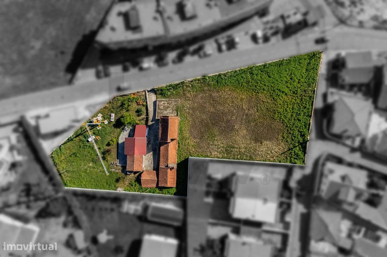 Moradias + Terreno com área total de 3.082 m2 com Potencial de Constru-1