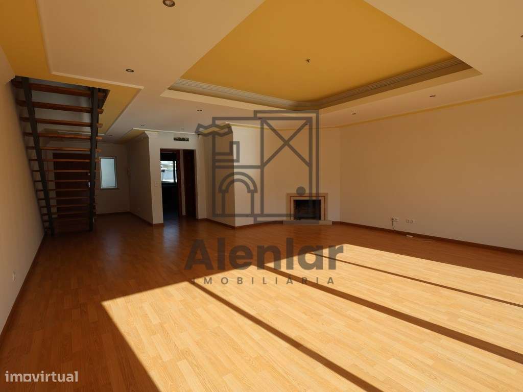 Moradia V3 localizada na freguesia da Carnota, em Alenquer.-7