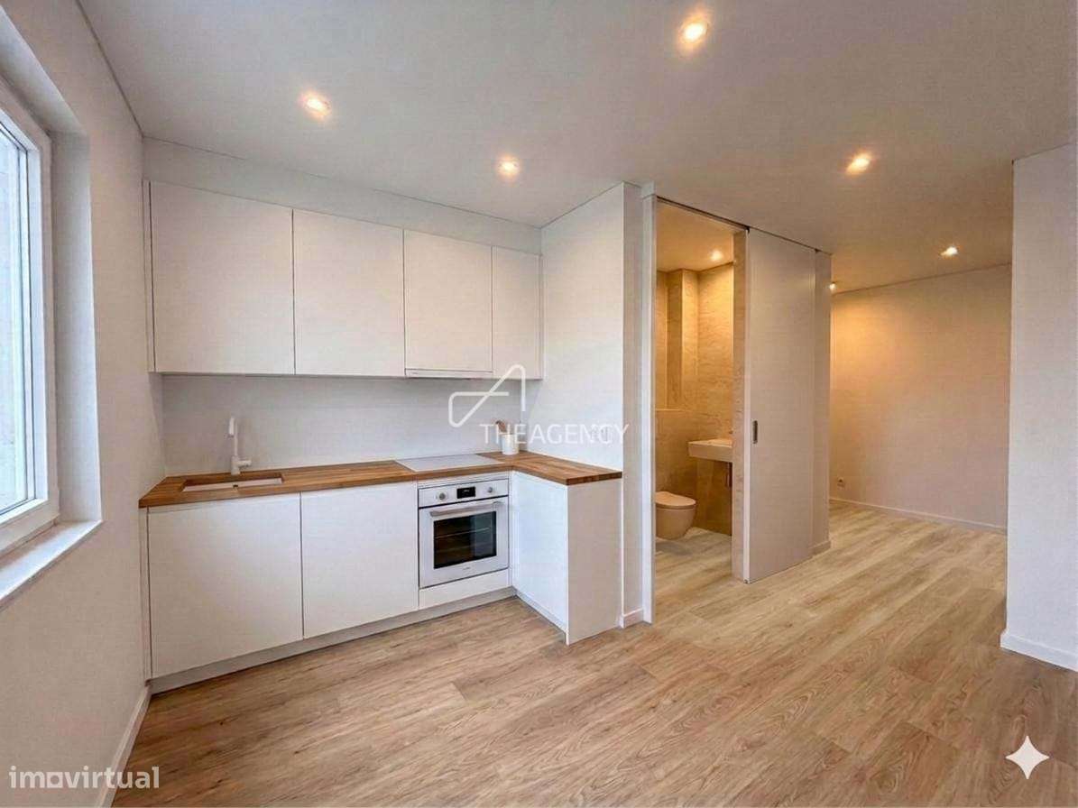 Prédio p/ Investimento em Alhandra  - 2 Estúdios para Restaurar-17