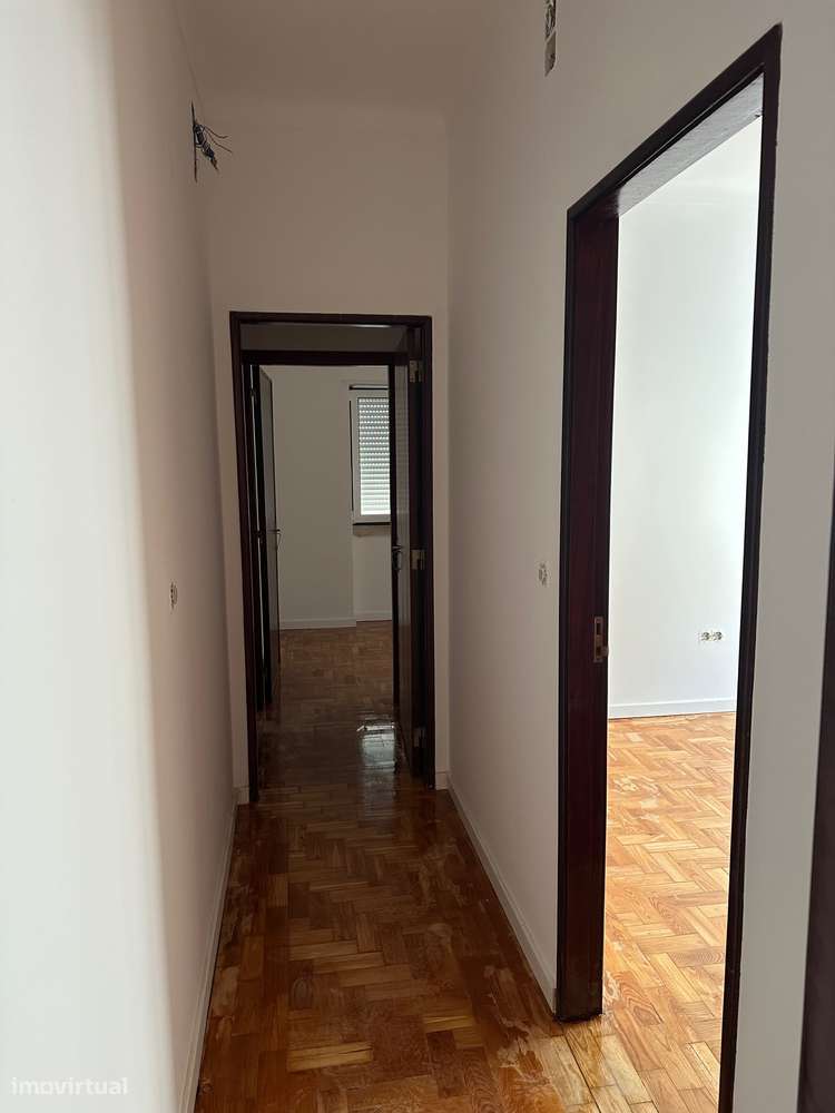 Apartamento T3+2, com 3 casas de banho e garagem-8