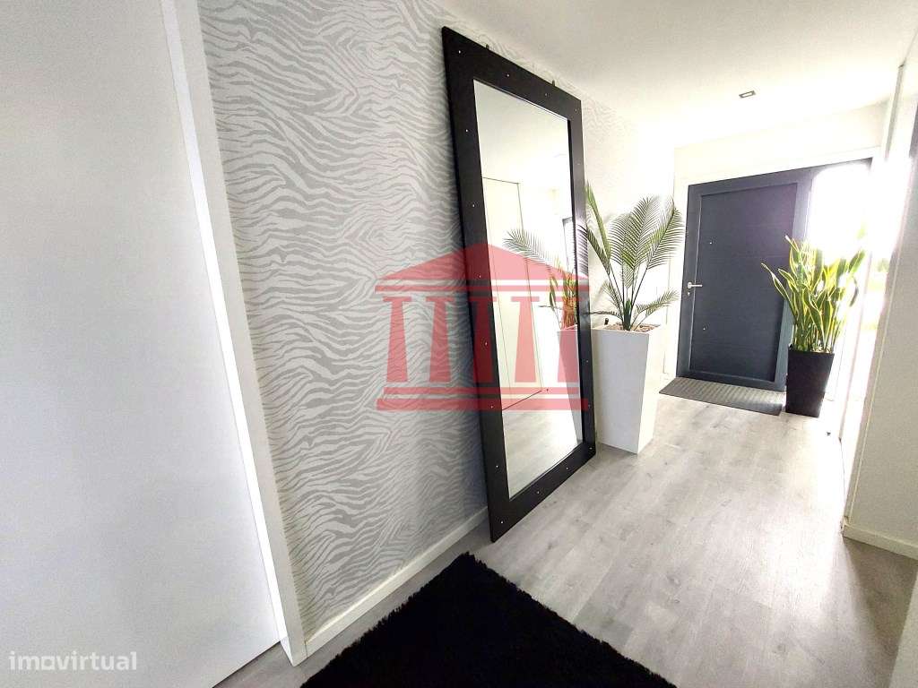 MORADIA TÉRREA SEMINOVA-13