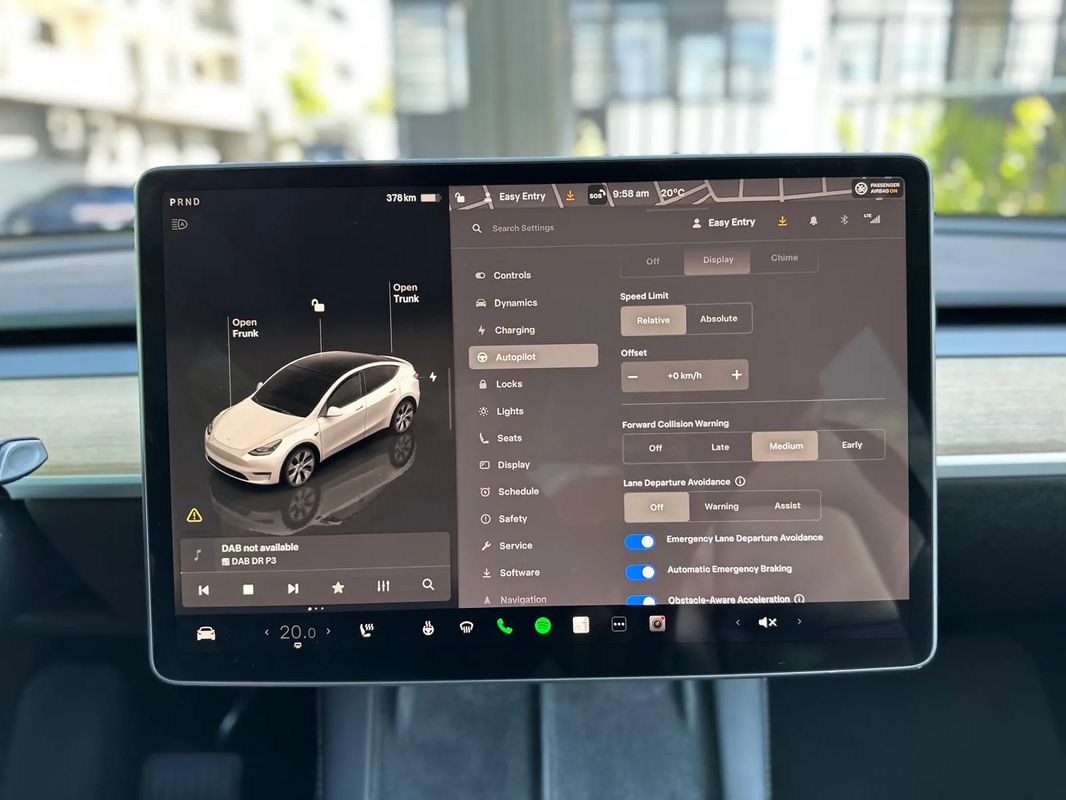 Tesla Model Y Long Range Dual Motor AWD - 28