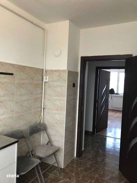 apartament 3 camere de vanzare in Onesti centru judetul Bacau - Imagine principală: 5/8