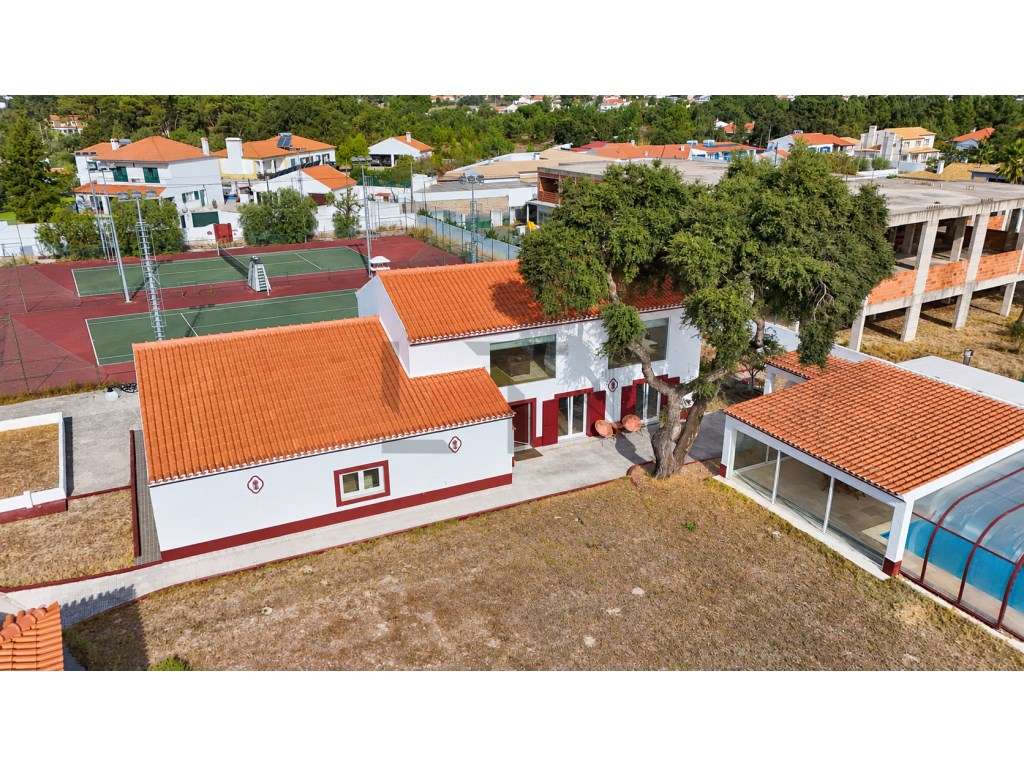 Quinta com 2 Moradias, 2 Campos de Ténis e Piscina, para Venda em P...-13