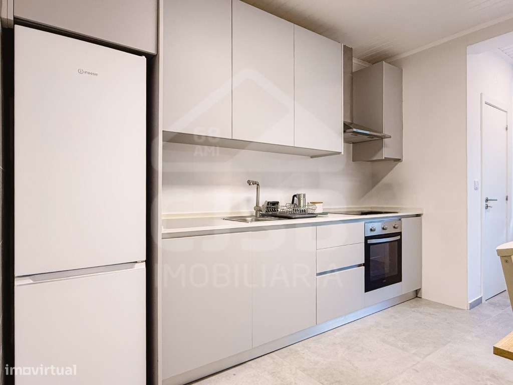 T2 Moderno, Muita Luz Natural | Prédio Renovado em 2021 | Montijo-7