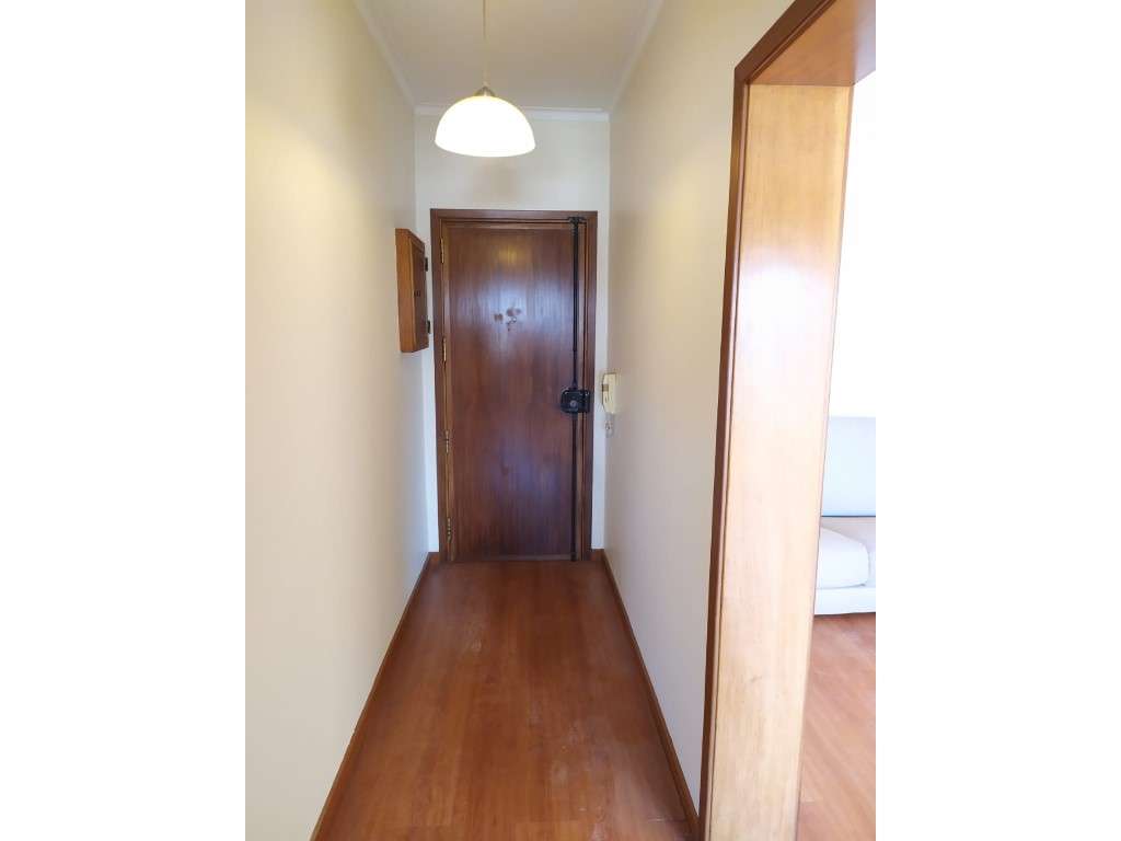 T2 remodelado e semiequipado em Queluz - Grande imagem: 4/22