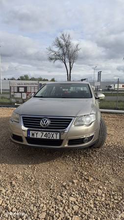 Volkswagen Passat - 1