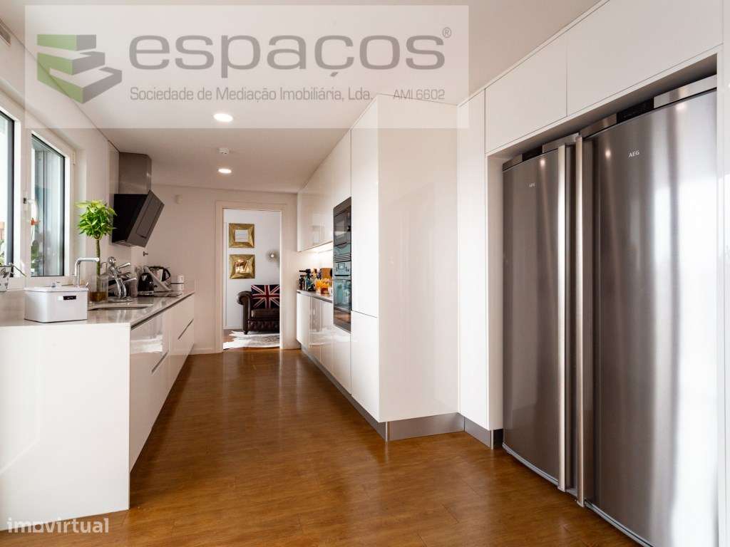 Fantástico T4 com Terraço Privativo, Varanda, Box , Vista Rio, Quin...-26