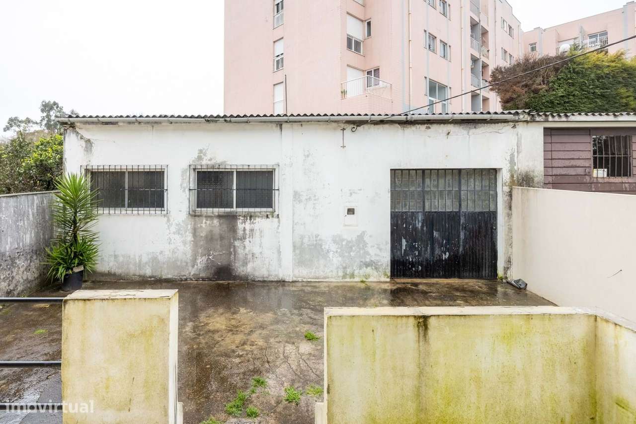 Andar Moradia T2 | Renovado | Terraço | 3 Frentes | Garagem-11