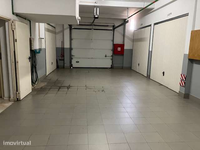Lisboa Sul Almada Duplex T3 +1, com garagem-35