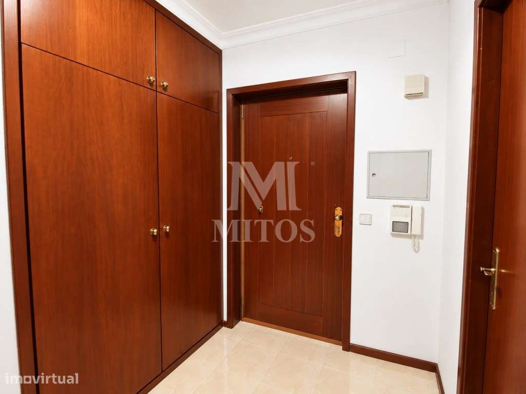 Apartamento T1+1 no Coração de Valongo com Garagem e Lareira-5