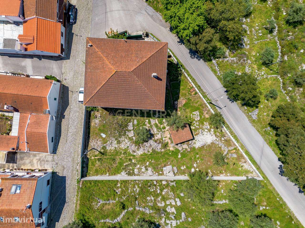 Prédio com 2 apartamentos+garagem+terreno-50