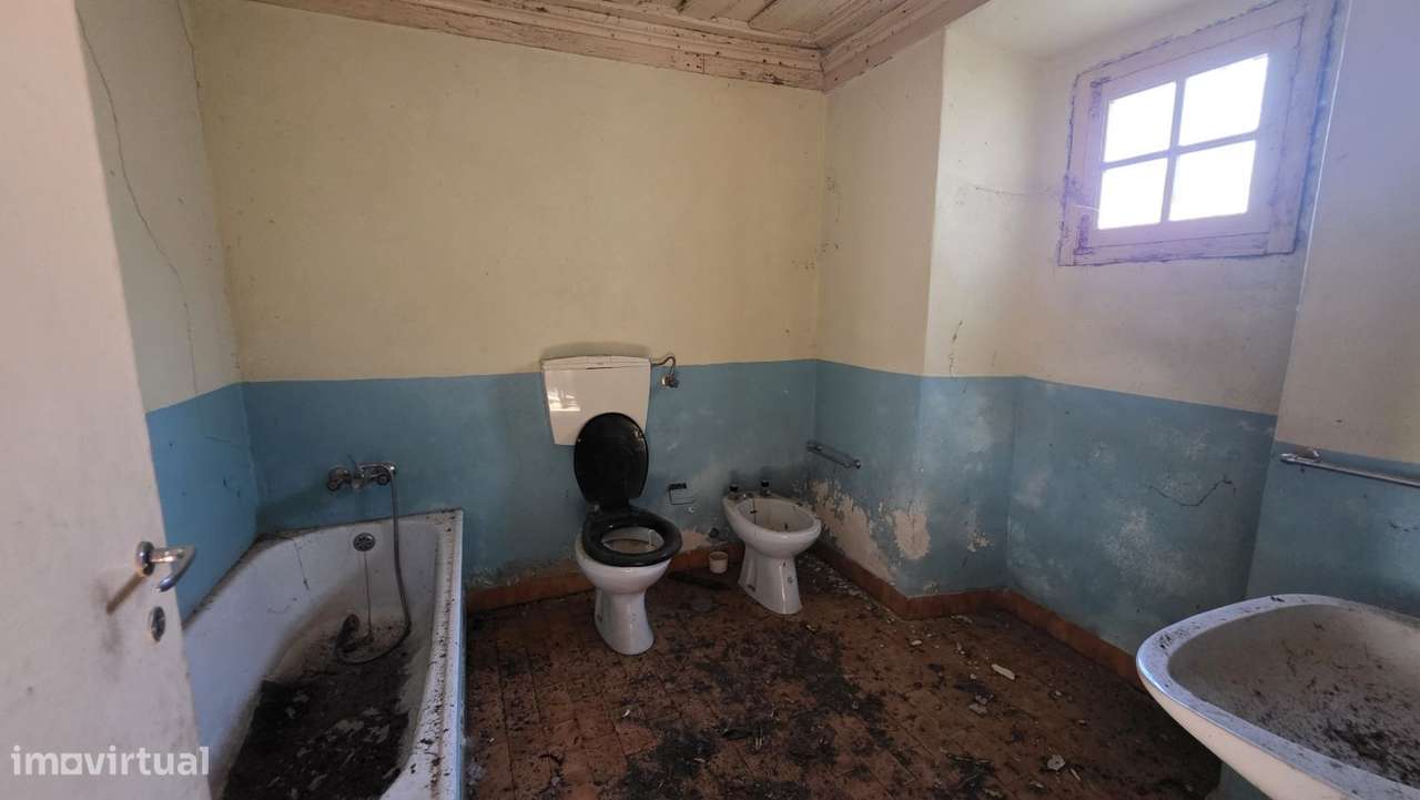 Moradia para restaurar, com terreno, perto de Ferreira do Zêzere-21