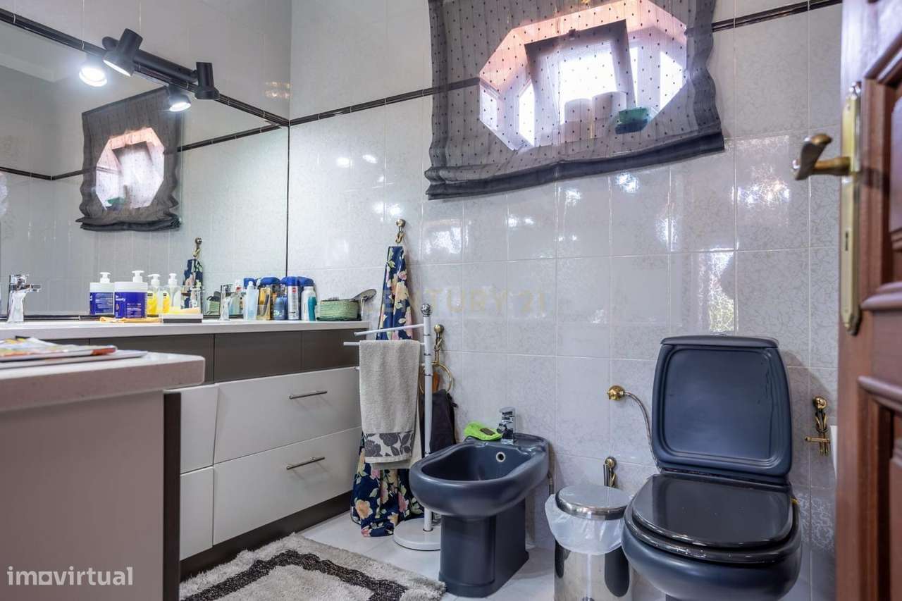 Moradia T6 de Excelência no Coração de Pombal-13