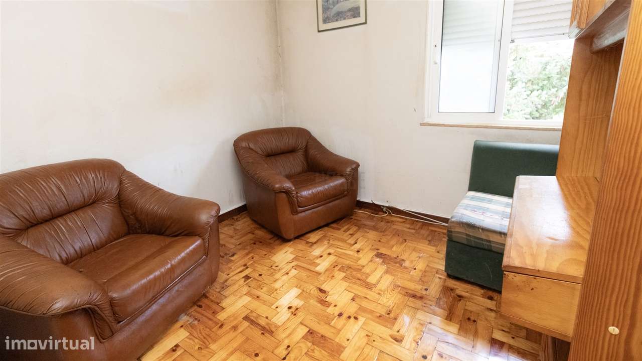 Apartamento T3 com Garagem Fechada - Bairro Santa Eugénia-5