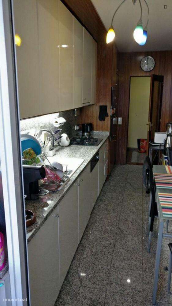 Quarto - localizado em Santa Marinha Porto - Grande imagem: 3/12