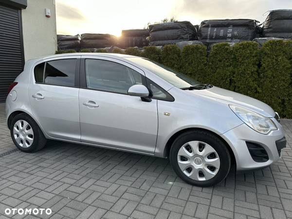 Opel Corsa 1.2 16V Cosmo - 11