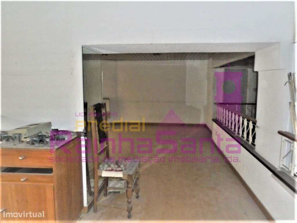 Prédio com 3 pisos e Sótão para remodelar - Baixa da cidade - Coimbra - Grande imagem: 4/18