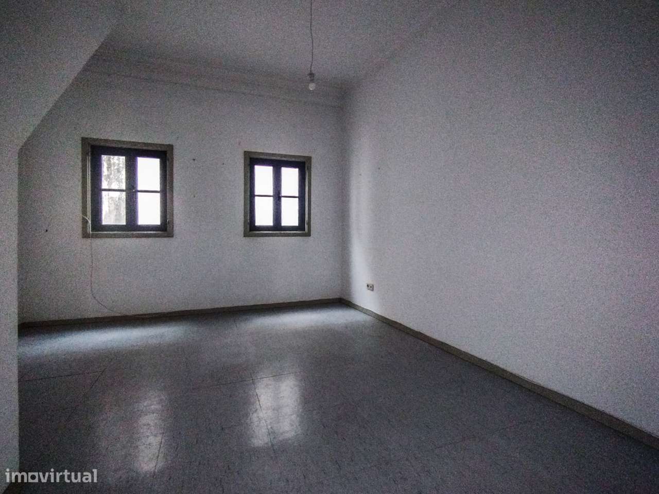 Escritório no Centro Histórico de Santarém - Grande imagem: 2/7