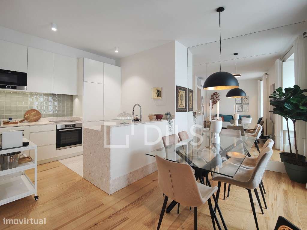 Apartamento T2, com estacionamento, junto à Avenida da Liberdade - Grande imagem: 1/29