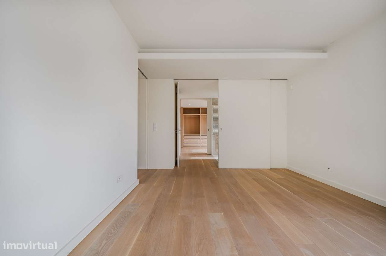 Moradia T4 com Piscina e Terraços Panorâmicos, Parede-33