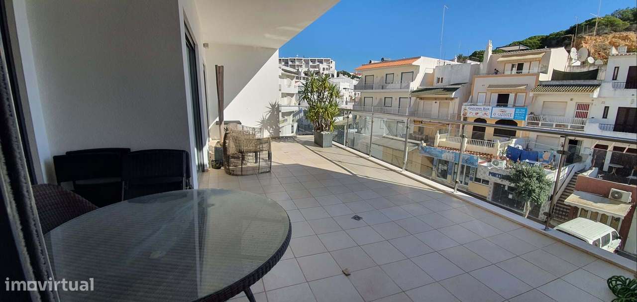 Apartamento na praia com varanda garagem e piscina-8